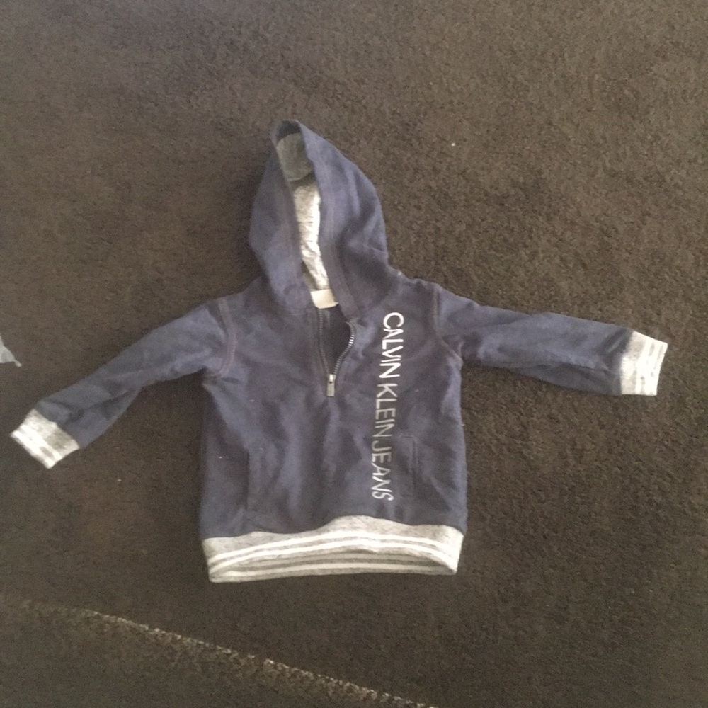 Sweater/hoodie